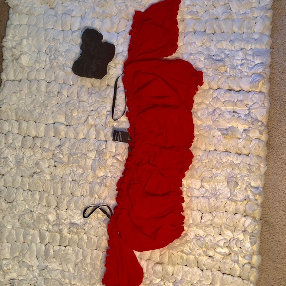 Forever 21 off the shoulder red crop top - Picture 4 of 4